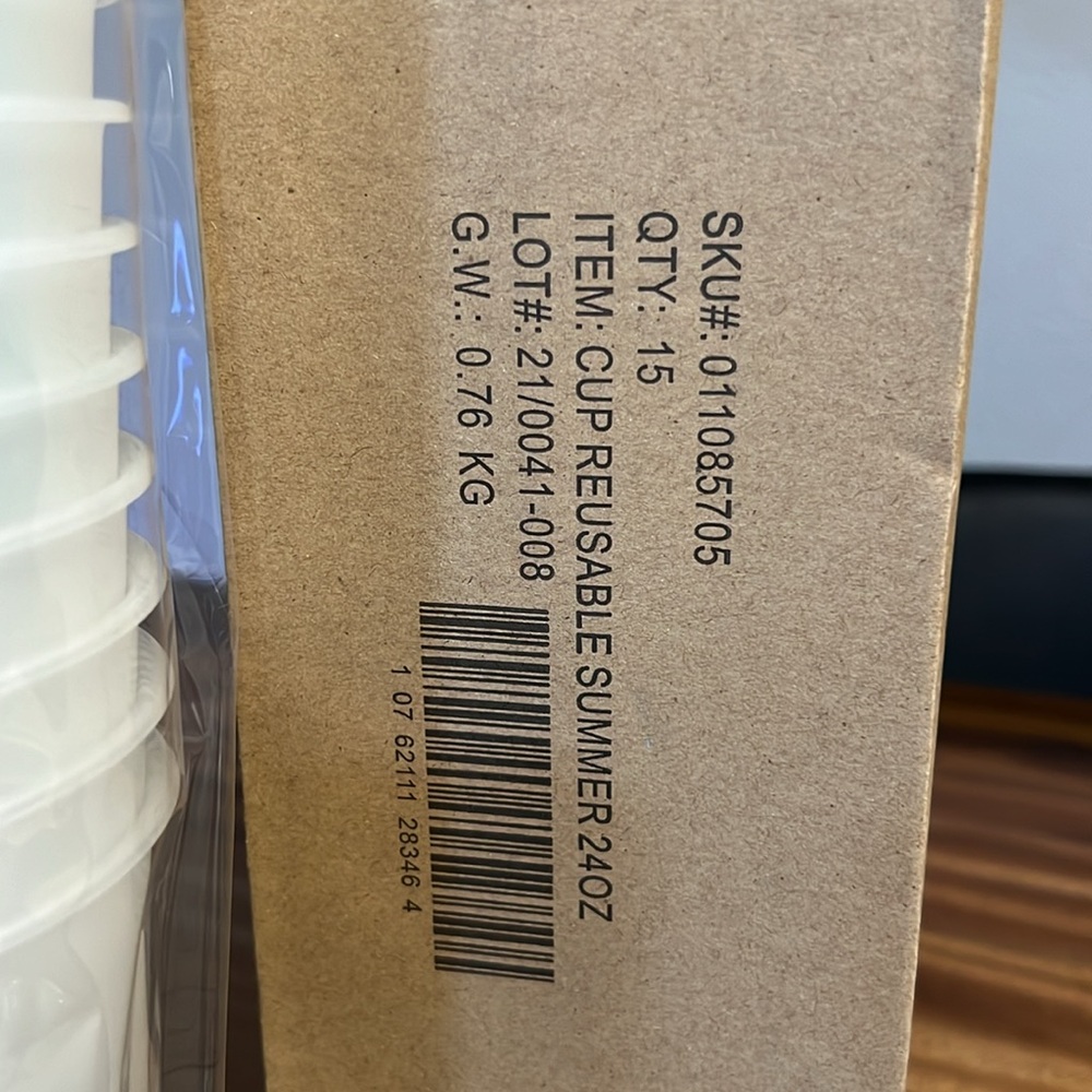 Starbucks Reusable Cups with lids and straws. - Picture 6 of 8